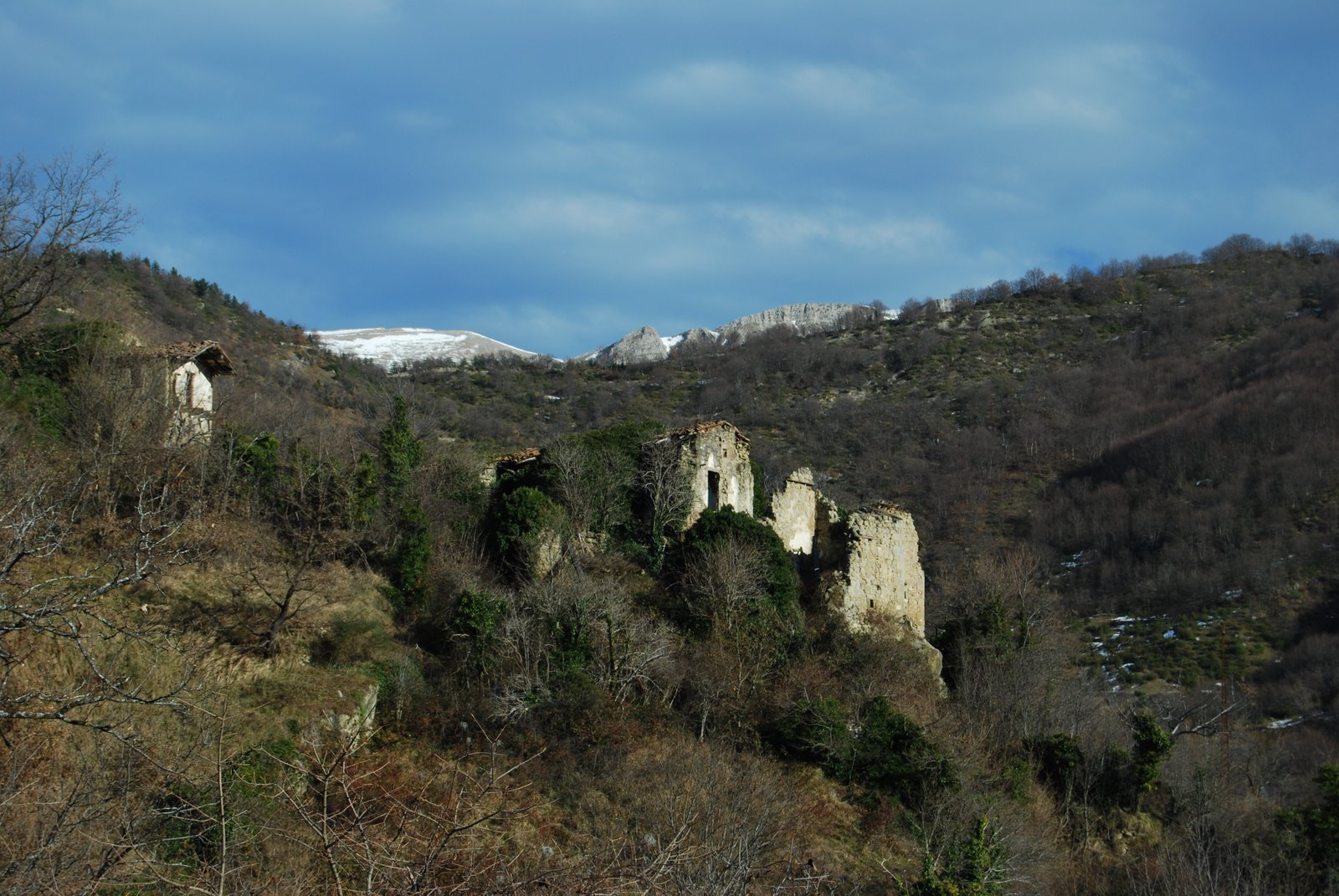 abruzzo tra natura e borghi abbandonati