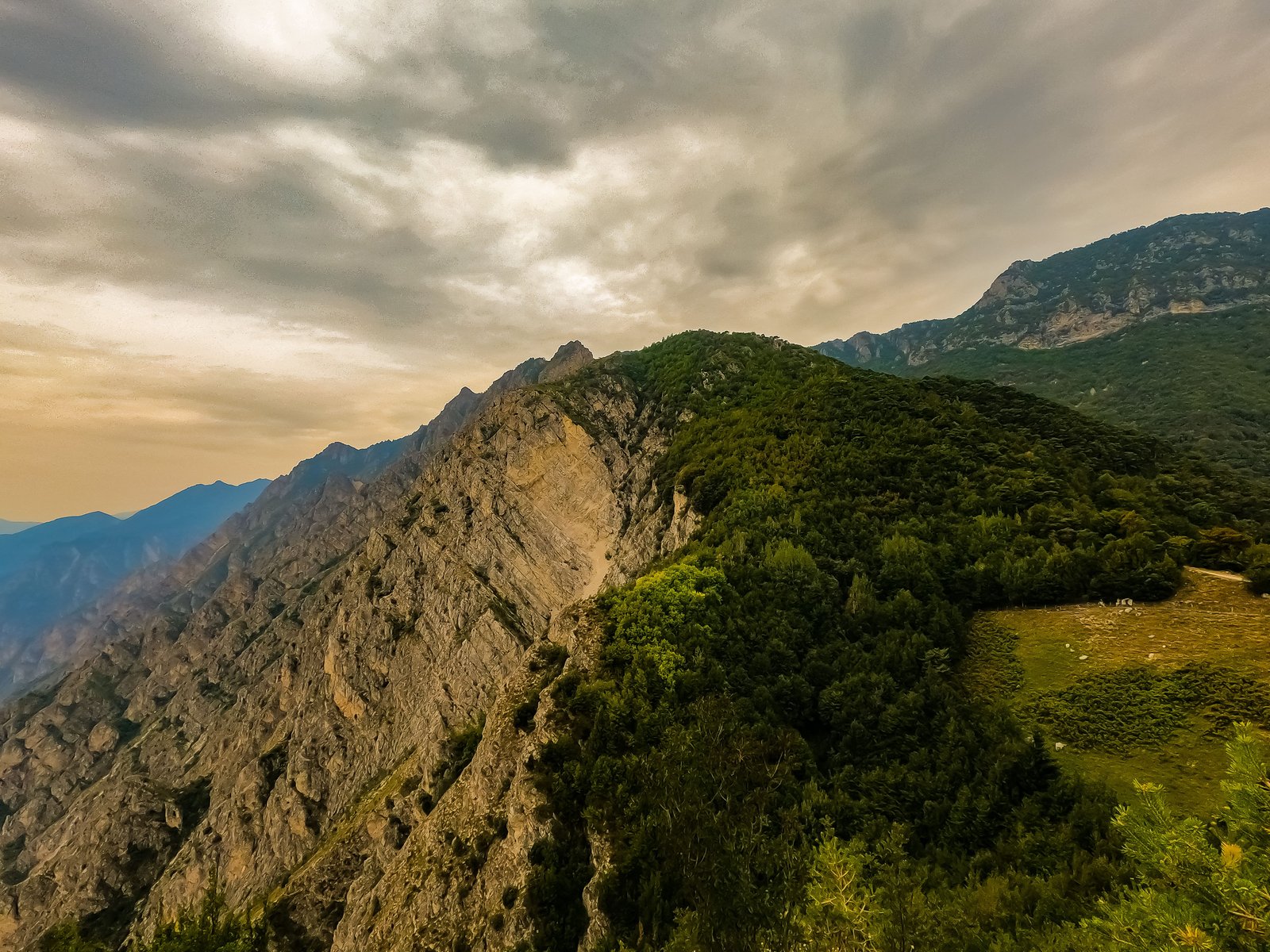 Punta Larici, cima Larici da Pregasina, escursione sulle Alpi del Ledro