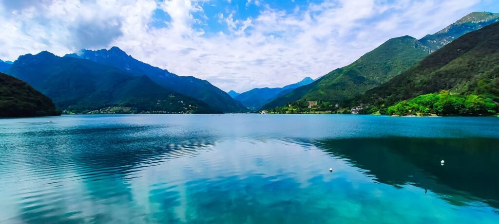 passeggiata lago di Ledro nella valle di Ledro in Trentino