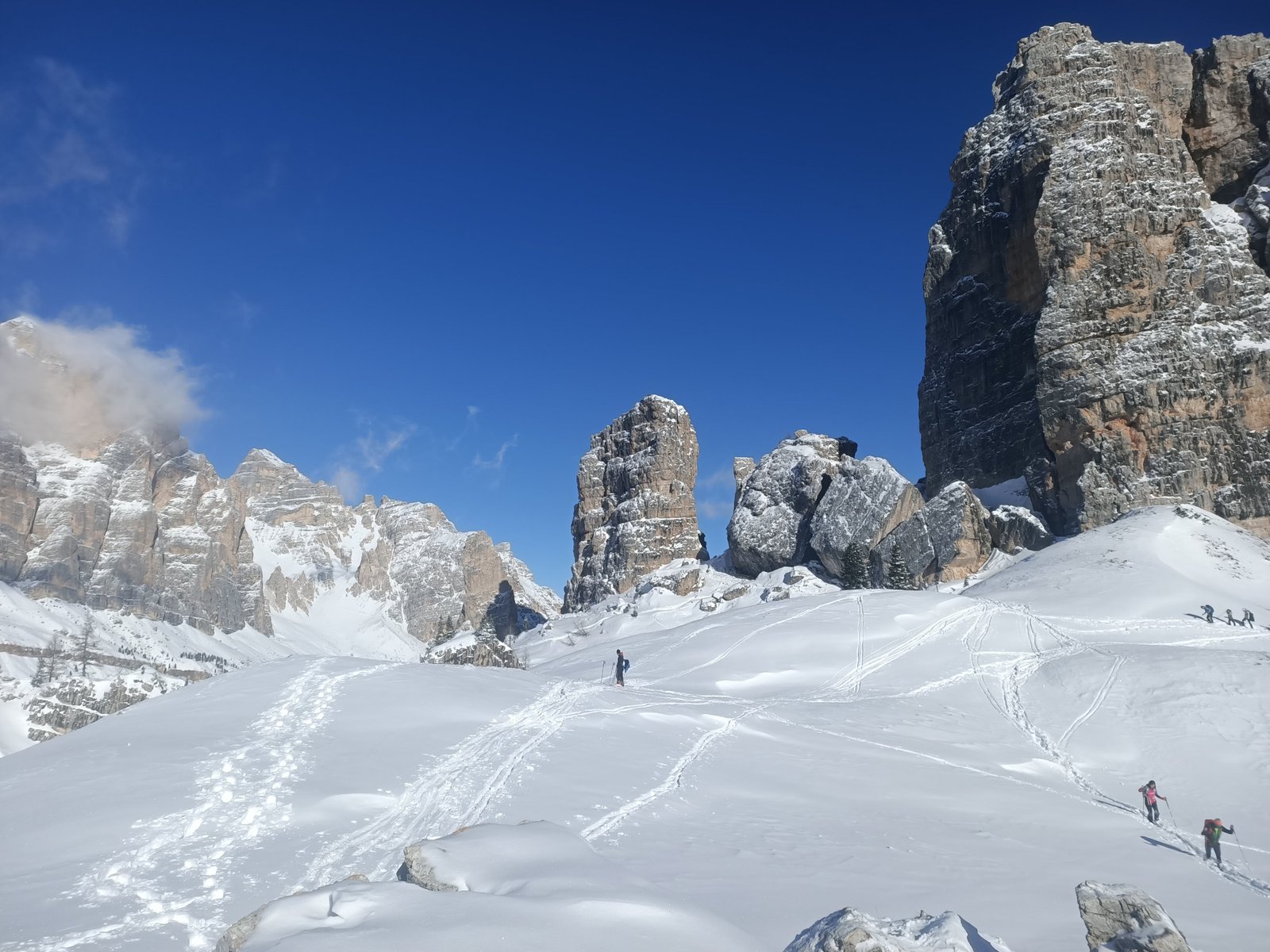 panorama trekking cinque torri da rifugio scoiattoli nel gruppo del Nuvolau, Averau, cinque torri